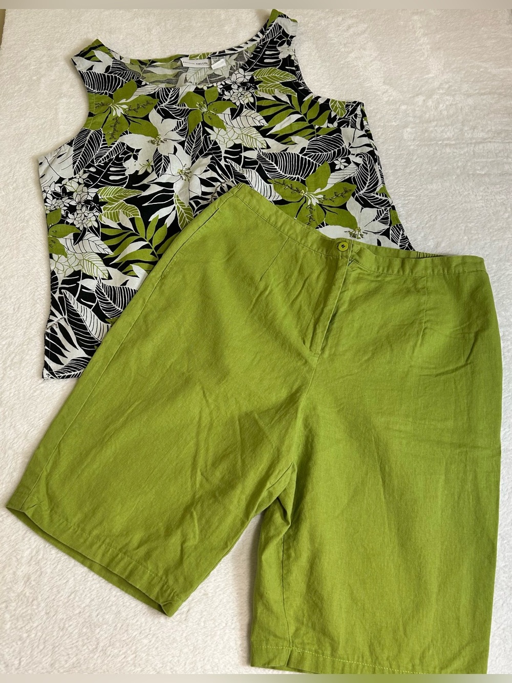 Jaclyn Smith Women's Blouse Shorts Set Size XL Green Sleeveless Tank Linen Blend